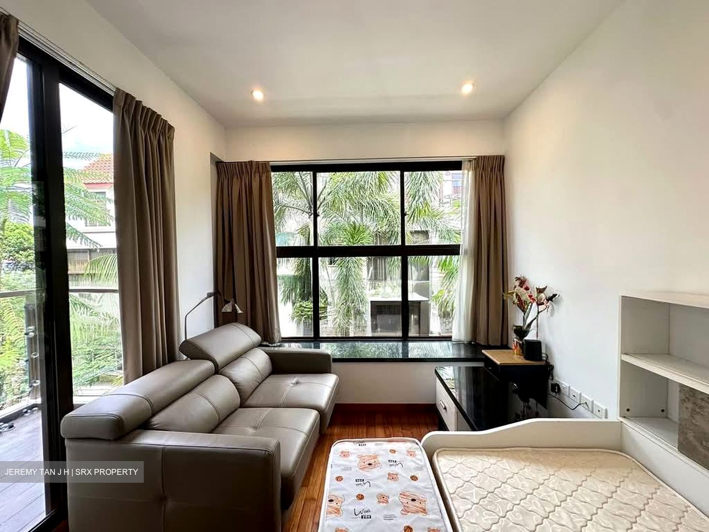 Holland Link (D10), Terrace #593319331